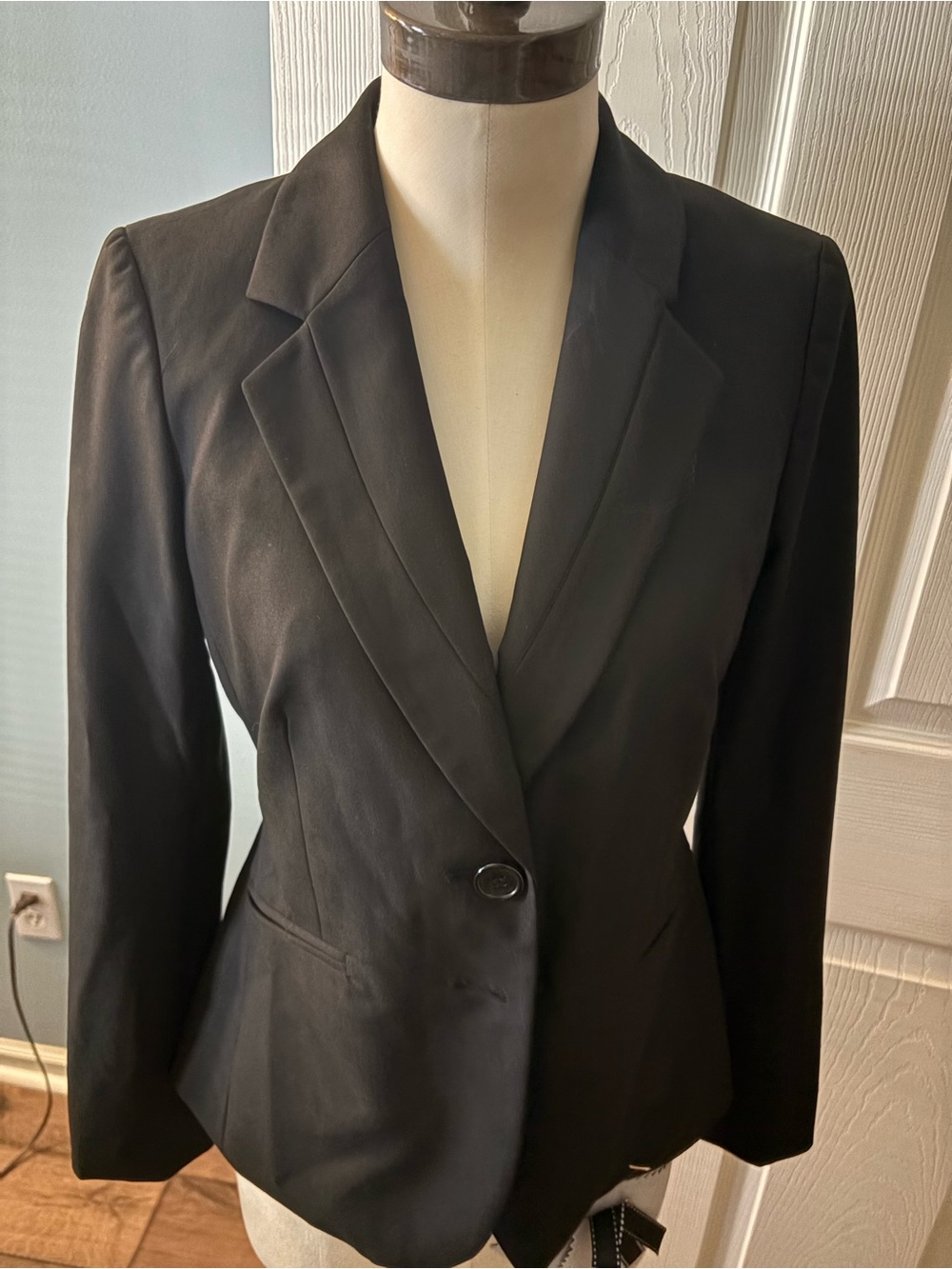 The Limited Black Single-Button Tailored Blazer Size4